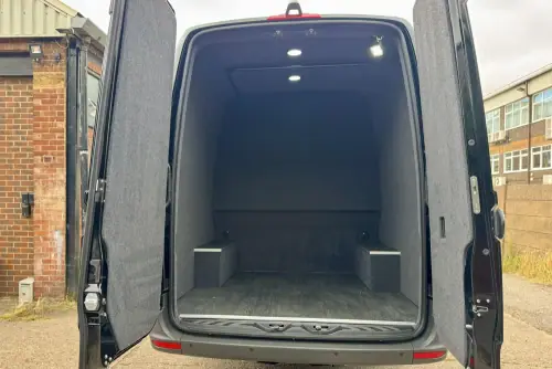 8 or 9-Seat LWB VIP Splitter